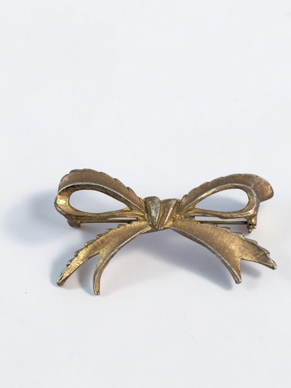 1960s Vintage Brushed Gold Tone Bow Brooch Pin Textured Ribbon Lapel Accent